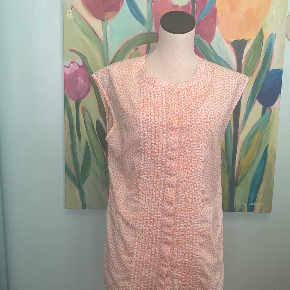 White & peach pebble print Gap top